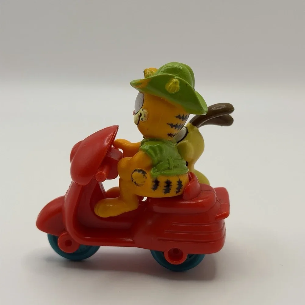 Vintage 1988 Garfield With Odie McDonalds Red Scooter Figure Toy Classic